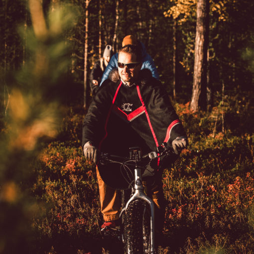 Autumn ruska mountainbiking tour. Nature trip to the forest with Aurora Village Ivalo Lapland Finland.