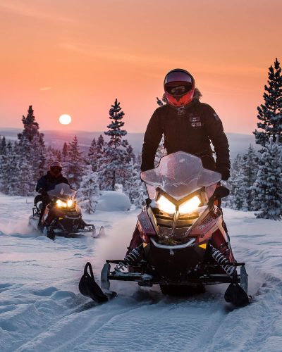 1-snowmobile-safaris_39573196334_osnowmobile-v