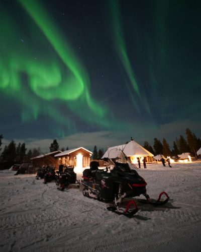 19-DSC02552snowmobile-v