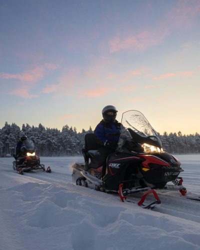 238A0965snowmobile-v