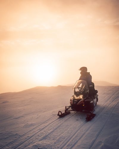 7-5Y8A3955snowmobile-v