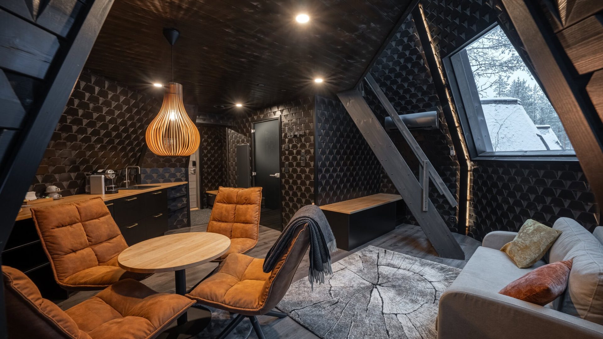 Tower Suite Inside - 11